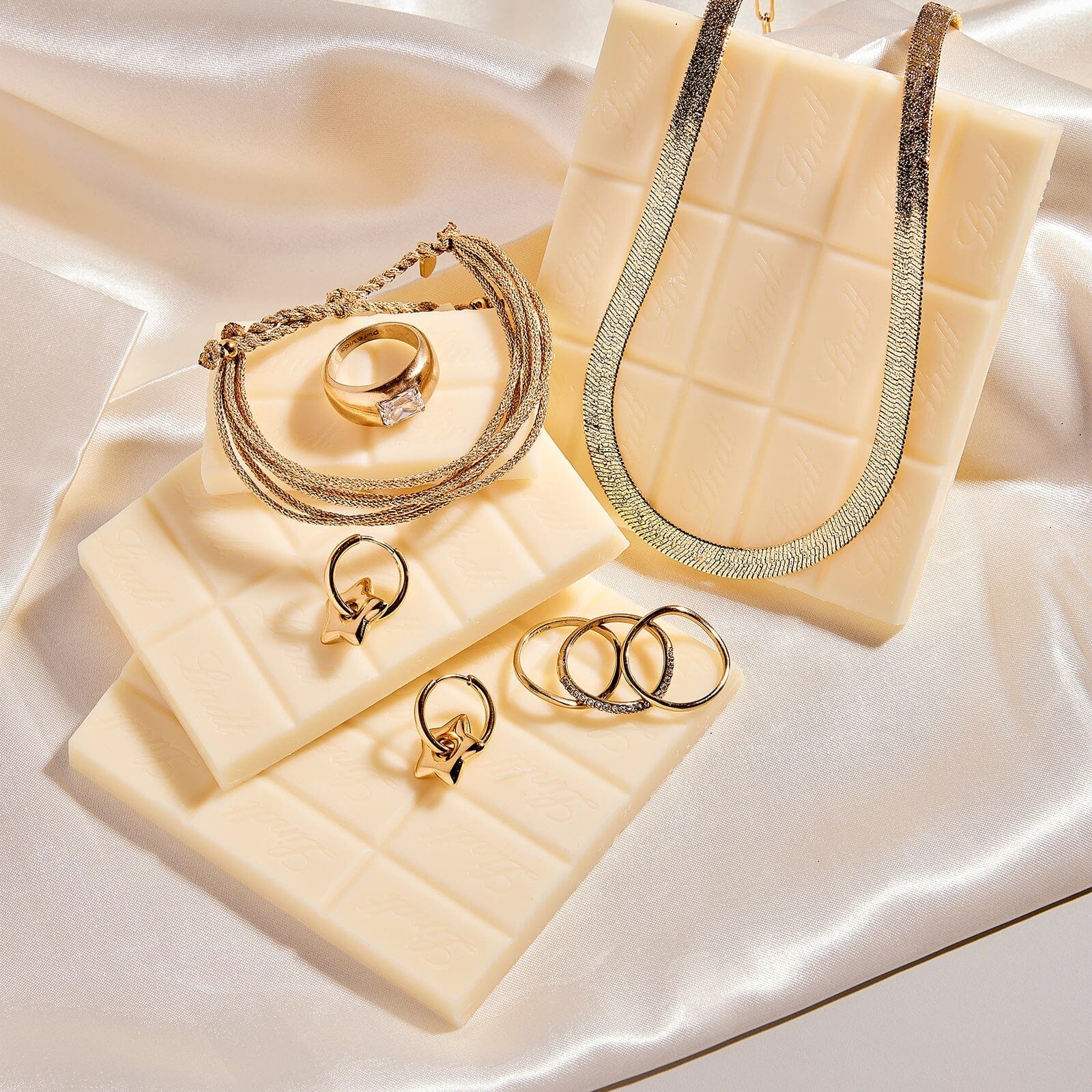 Dome With Stone Ring